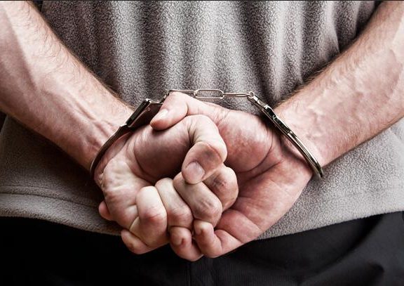 “草X社区”4名管理员被抓 发布原创不雅图片近5万张