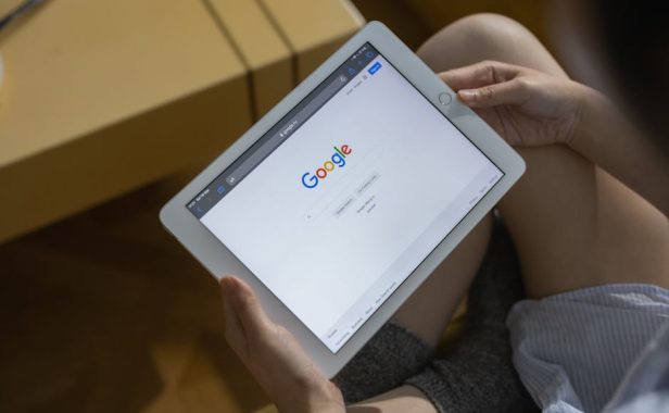 谷歌搜索“AI 摘要”功能推荐用户喝尿以快速排出肾结石